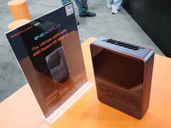 La OneXGPU 3 incorpora la GPU de sobremesa Radeon 9070 XT. En la imagen: una unidad de demostración de la eGPU. (Fuente de la imagen: OneXPlayer)