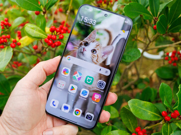 Al aire libre bajo un cielo nublado