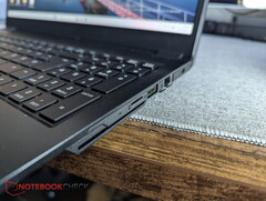 La tarjeta micro SD apenas se ha introducido en el lector del Schenker Connect 15