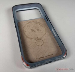 El interior de la funda está forrado con microfibra.