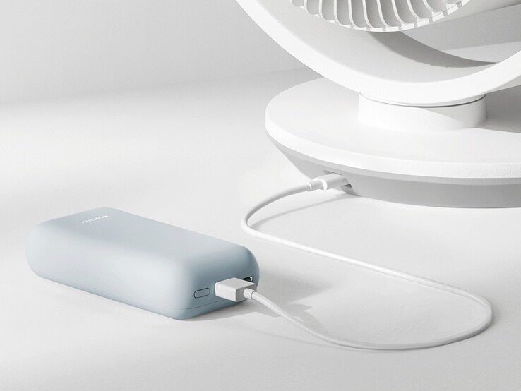 El ventilador inteligente de sobremesa con circulación de aire de Xiaomi (en la imagen) puede alimentarse con un banco de energía. (Fuente de la imagen: Xiaomi)