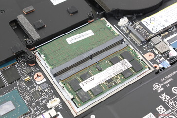 Dos ranuras SODIMM de hasta 64 GB en total
