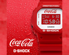 El antiguo Casio G-Shock x Coca Cola collab - el DW5600CC23-4, fotografiado junto a los logotipos de Coca-Cola y G-Shock sobre un fondo rojo. (Fuente de la imagen: Casio - editado)