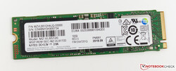 Fujitsu incluyó una tarjeta Samsung PM981 de 512 GB SSD en nuestra unidad de revisión.