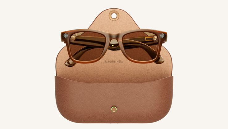 Gafas inteligentes Ray-Ban Meta Wayfarer y su estuche de carga.