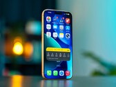 Se espera que el sucesor del iPhone 17 Pro que aparece en la imagen tenga una pantalla mejor.