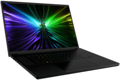 El Razer Blade 18 (2024) cuenta con un puerto Thunderbolt 5 (Fuente de la imagen: Razer)