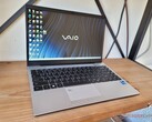 2022 Vaio FE14 es nuevo por dentro pero viejo por fuera