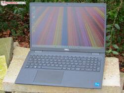 El Dell Latitude 3520 (73YC0), proporcionado por: