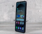 La base Galaxy S27 podría utilizar una pantalla diferente en comparación con la Galaxy S26 que se muestra aquí