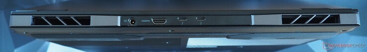 Trasera: Alimentación, HDMI 2.1, 2x Thunderbolt 4