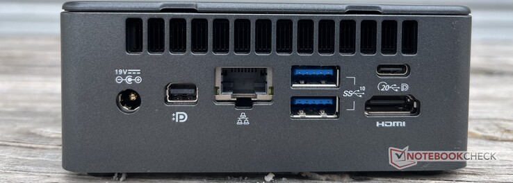 Parte trasera: Entrada DC, Mini DisplayPort 1.4, Gigabit Ethernet, 2x USB-A 3.2 Gen 2 (10 Gbps), USB4 (20 Gbps, DisplayPort) Tipo-C, HDMI 2.0