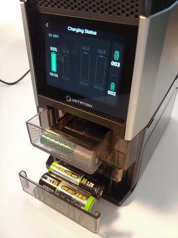 Las células procesadas se clasifican en tres bandejas. (Fuente de la imagen: Notebookcheck)