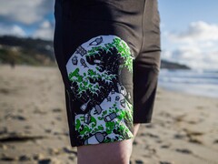 Sí. Razer está vendiendo pantalones cortos y camisetas sin mangas por $69.99 USD y más (Fuente: Razer)