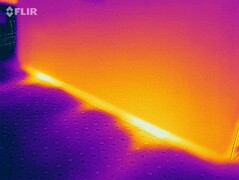 El ventilador expulsa el aire por la parte trasera