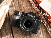 La X-S20 de Fujifilm ha dejado huella en numerosos críticos gracias a sus prestaciones compactas. (Fuente de la imagen: Fujifilm)