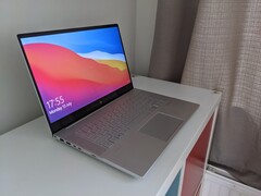 El HP Envy 15 es una alternativa intrigante para los fans de los portátiles multimedia de 15 pulgadas. (Fuente de la imagen: HP)