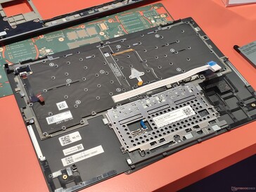 La parte trasera del nuevo marco del teclado: El teclado puede retirarse del marco en caso necesario (fuente de la imagen: Benjamin Herzig)