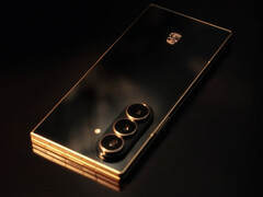 El Samsung W26 está disponible en colores Rojo Dan Xi y Oscuro y Negro, este último en la imagen. (Fuente de la imagen: Samsung)