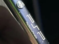 Un grabado para la PlayStation Portable PSP es sólo una de las sorpresas de este prototipo XA2. (Fuente de la imagen: Reddit)