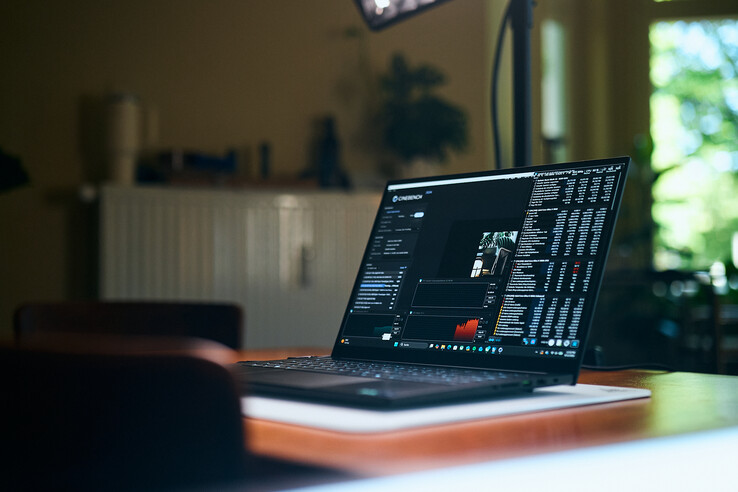 Poniendo a prueba Panther Lake: el Razer Blade 16 ejecutando Cinebench 2024