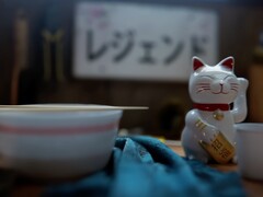 Teaser de Forza Horizon 6 mostrando la figura japonesa del gato que hace señas. (Fuente de la imagen: Xbox en YouTube, captura de pantalla)