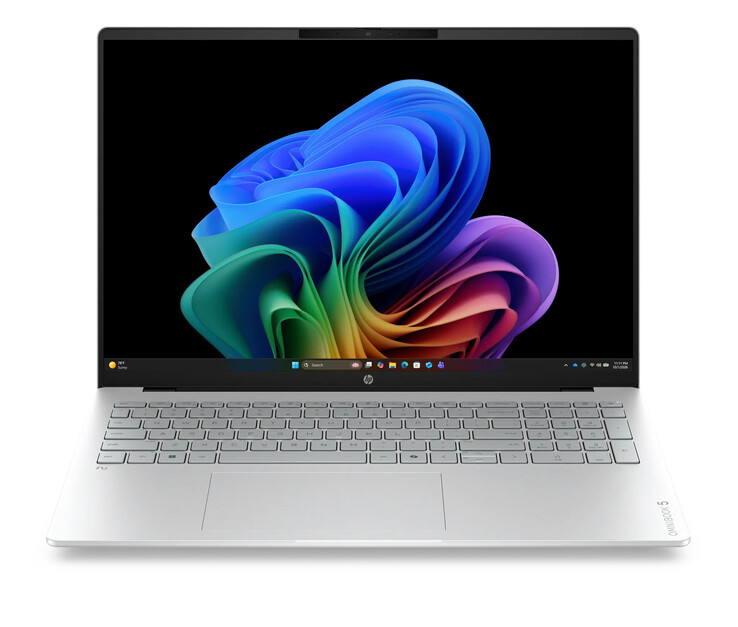 El OmniBook 5 16 está disponible en los acabados Glacier Silver, Meteor Silver, Starlit Blue y Sahara Silver, de arriba abajo.