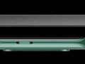 Un nuevo televisor OnePlus, con un teléfono de la serie 8 para la escala. (Fuente: OnePlus)