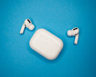 Los AirPods Pro ahora son compatibles con MagSafe, aunque sin otros cambios. (Fuente de la imagen: John Smith)