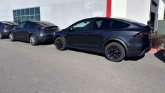 Nuevo Stealth Grey frente a los antiguos colores plateados de Tesla (imagen: Pixlrage/Reddit)