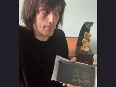 El 1er premio New Nintendo 3DS XL de la NWC 2015 firmado por Shigeru Miyamoto