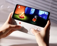 El Ayaneo Pocket Play está obviamente inspirado en el Sony Xperia Play.