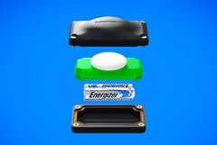 La Cápsula del Tiempo alimenta un Apple AirTag con pilas AAA. (Fuente de la imagen: Elevation Lab)