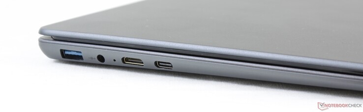 Izquierda: USB 3.0, adaptador de CA, mini-HDMI, USB Tipo C con soporte para DisplayPort