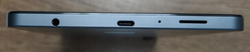 Parte inferior:puerto de audio de 3,5 mm, puerto USB-C, micrófono, altavoz