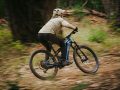 La Aventon Current ADV eMTB cuenta con una gran batería de 800 Wh