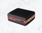 El mini PC Bedrock RAI300 de SolidRun incorpora la APU AMD Ryzen AI 9 HX 370 de 12 núcleos con hasta 128 GB de memoria. (Fuente de la imagen: Bedrock)