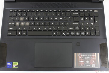 Amplio teclado de tamaño completo tanto para juegos como para creación de contenidos