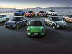 La familia del SUV eléctrico Xiaomi YU7 en todos los acabados y colores. (Fuente de la imagen: Xiaomi)