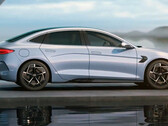 BYD, de Buffett, se convierte en el primer fabricante de coches que deja de vender vehículos de gasolina mientras detalla el lanzamiento mundial de su competidor Model 3