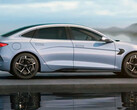BYD, de Buffett, se convierte en el primer fabricante de coches que deja de vender vehículos de gasolina mientras detalla el lanzamiento mundial de su competidor Model 3