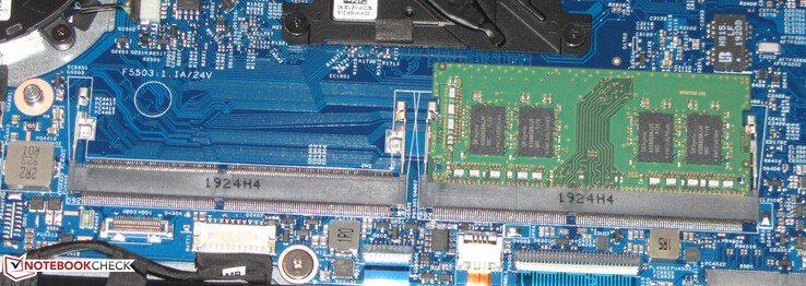 El Latitude 3400 tiene dos ranuras SODIMM