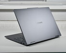 Cuidado con la variante asequible: El portátil convertible Lenovo IdeaPad 5 2 en 1 muestra los riesgos de las configuraciones más baratas (imagen: Lenovo IdeaPad 5 2 en 1 14AKP10, fuente de la imagen: Benjamin Herzig/Notebookcheck)