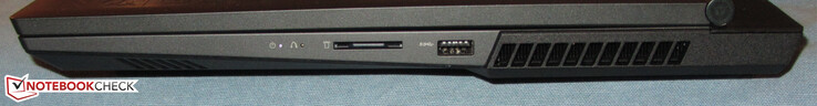 Lado derecho: lector de tarjetas de almacenamiento (SD), USB 3.2 Gen 1 (Tipo A)