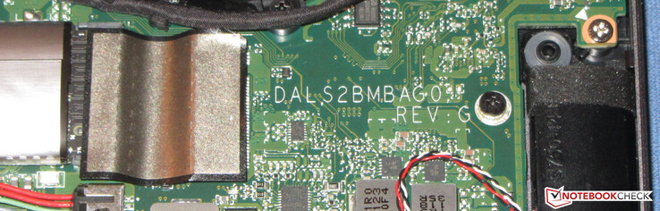 Se podría instalar una segunda unidad SSD NVMe (M.2-2242).