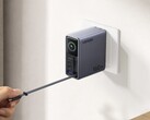 El cargador Nexode Pro de 160 W con cable USB-C retráctil