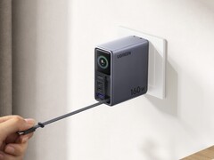 El cargador Nexode Pro de 160 W con cable USB-C retráctil