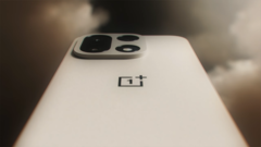 El OnePlus 15 en colorway Sand Dune. (Fuente de la imagen: OnePlus)