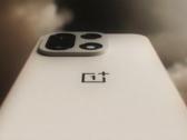 El OnePlus 15 en colorway Sand Dune. (Fuente de la imagen: OnePlus)
