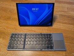 Sobre el papel, la Legion Go podría llenar muy bien un nicho entre el trabajo y el juego, pero al final fracasa en ambos (Fuente de la imagen: Notebookcheck)